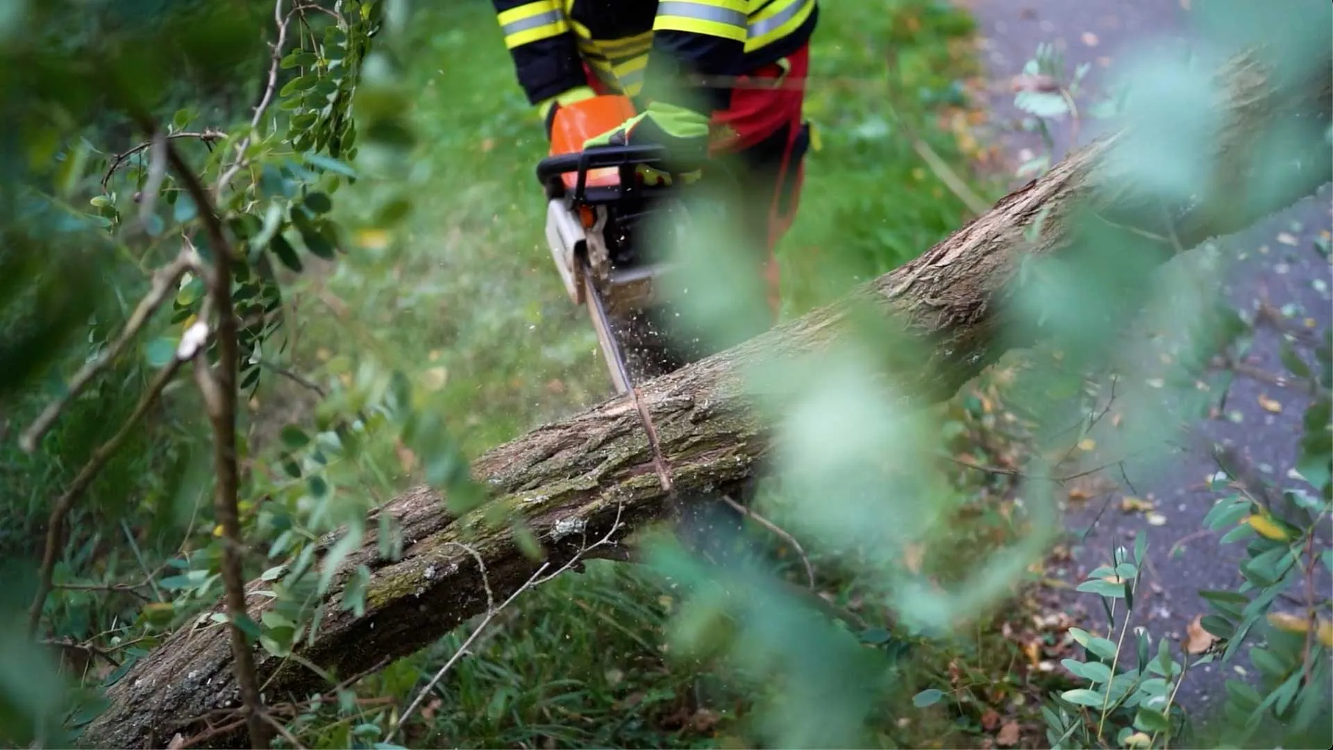 Feuerwehrleute im Einsatz: Szene aus dem Videoprojekt Recruiting Feuerwehren Idstein, Wörsdorf, Walsdorf, Heftrich von NEXAS Media