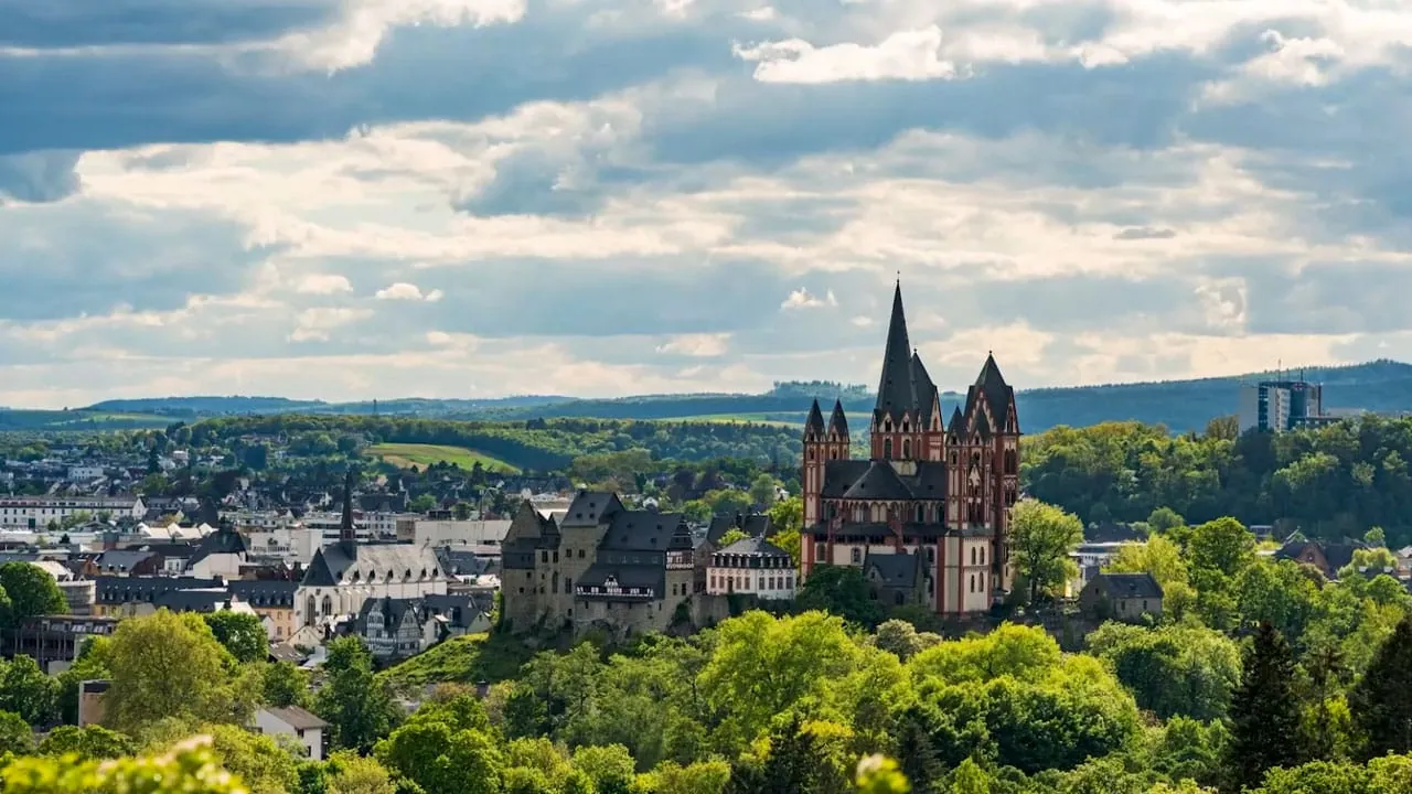 Limburg Altstadt Wohnen: Szene aus dem Videoprojekt Imagefilm Stadt Limburg, Bauen, Wohnen, Leben von NEXAS Media